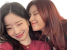 sana-dahyun-mignon-sourire-wink-amies-friends-kpop-twice-besties-japonaise-coreenne-femme-fille