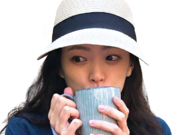 chun woo hee actrice coreenne mignonne cute tasse drink chapeau