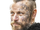 harald-vikings-serie-roi-tatouage-finehair-barbe