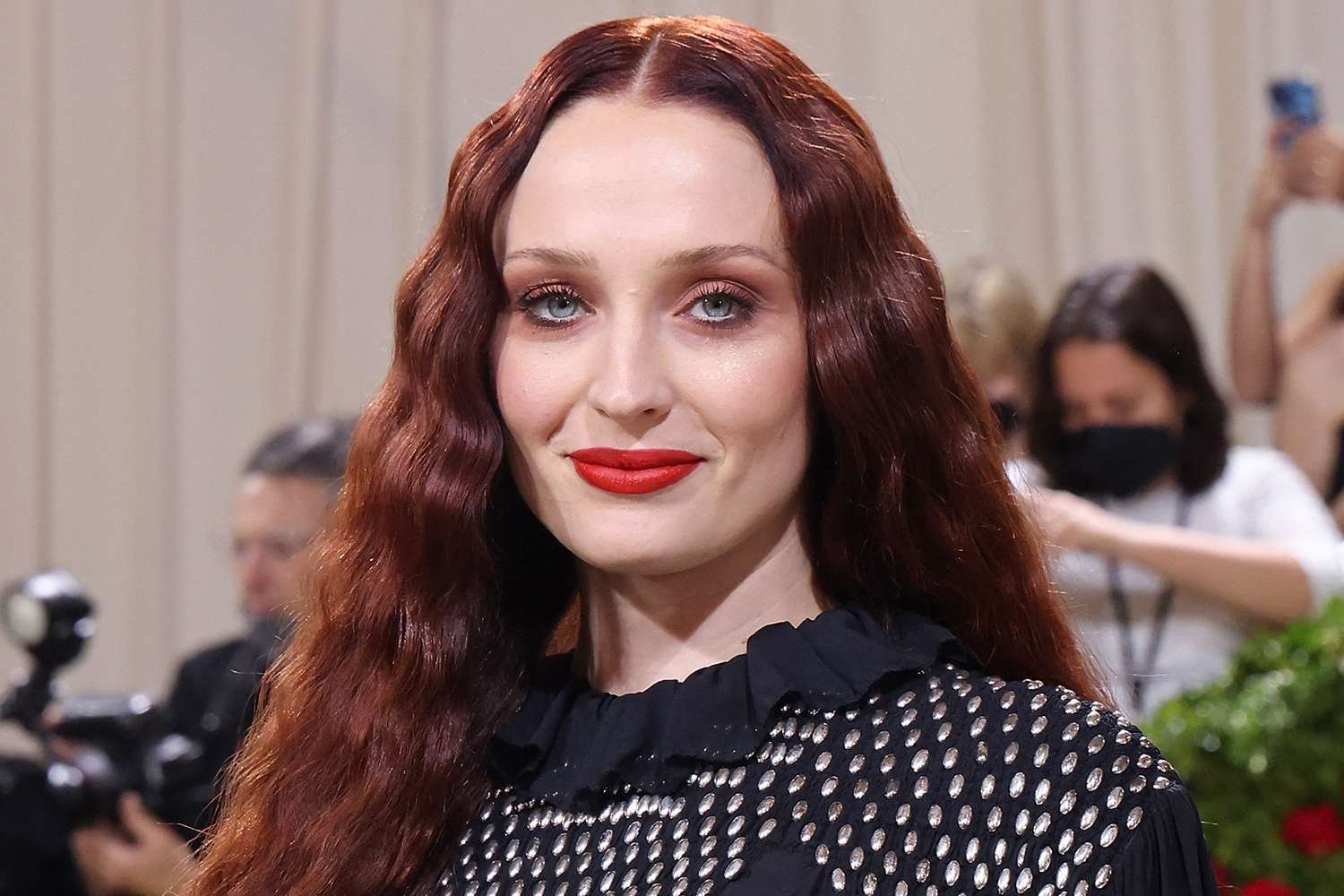 sophie turner lara croft game of throne rousse femme meuf fille teen