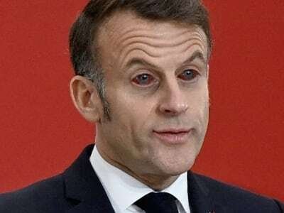 macron antechrist satanique demoniaque reptilien belzebuth lucifer emmanuel oeil rouge yeux noir cocaine coke adrenochrome