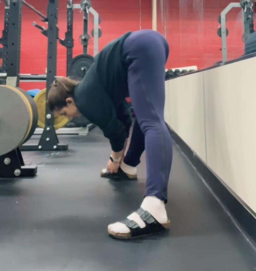 nastasja teen femme meuf fille cuisse boule