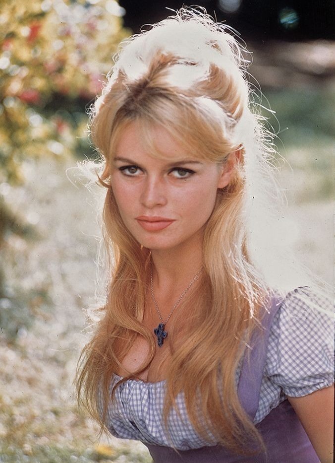 brigitte bardot blonde rip femme meuf fille