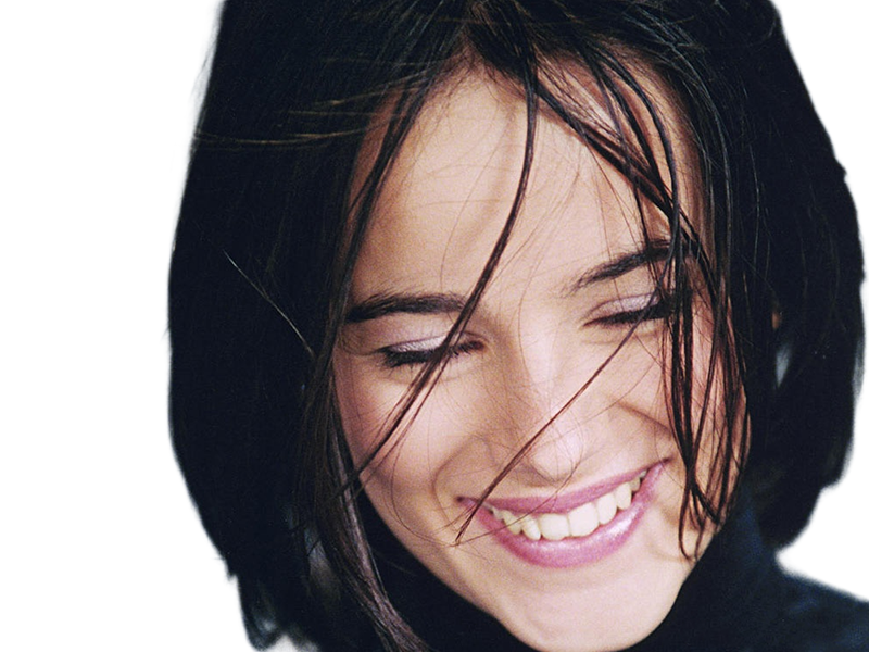 alizee jacotey chanteuse pop francaise annees-2000 musique femme jeune vingtaine vingtenaire cheveux-bruns yeux-marrons lolita