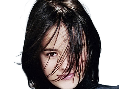 alizee jacotey chanteuse pop francaise annees-2000 musique femme jeune vingtaine vingtenaire cheveux-bruns yeux-marrons lolita