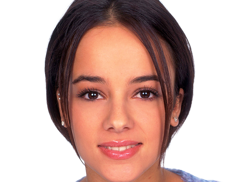 alizee jacotey chanteuse pop francaise annees-2000 musique femme jeune vingtaine vingtenaire cheveux-bruns yeux-marrons lolita