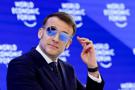 macron-jvc-lunettes-bigmac-bluepill-costumenoir-hommesennoir-hommeennoir-lunettesbleues-president-wef-emmanuel