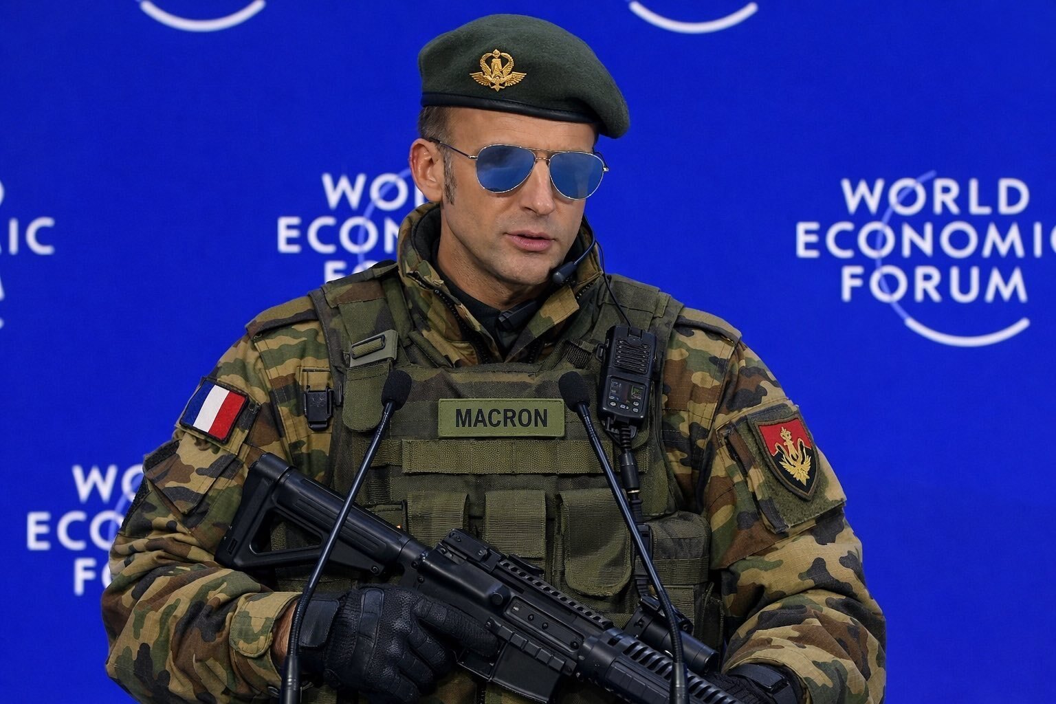 emmanuel macron bigmac boss armee militaire chef wef bluepill lunettesbleues president