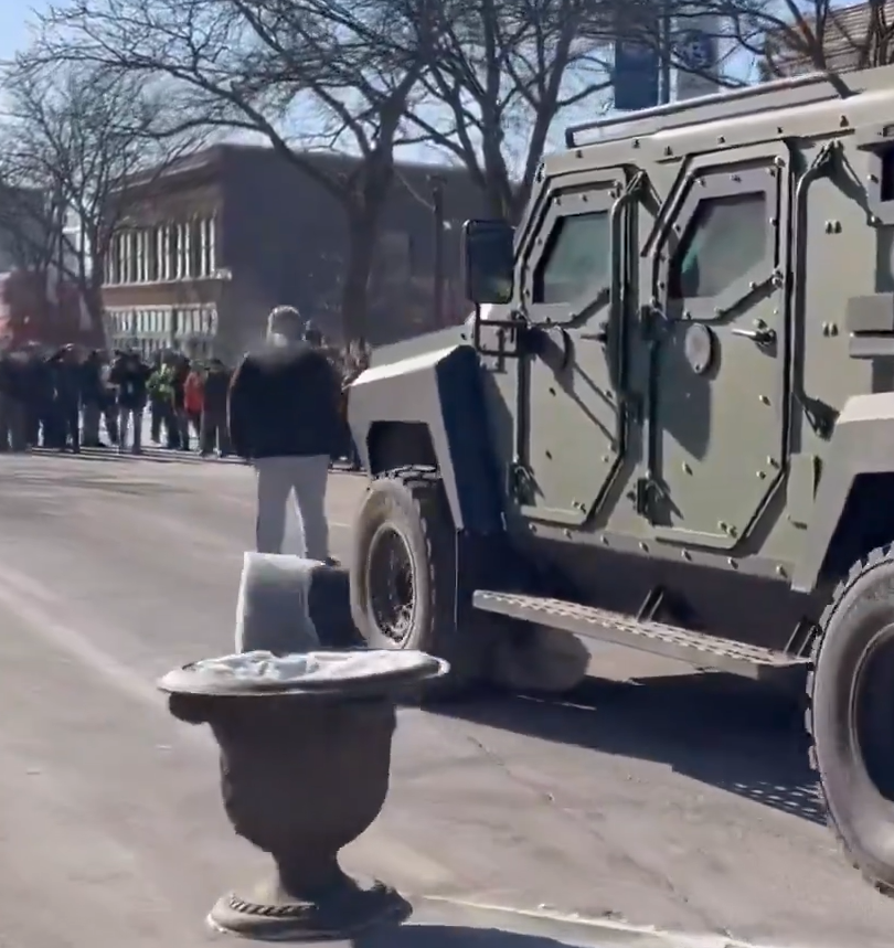 minneapolis usa alex pretti manif trump ice tiananmen