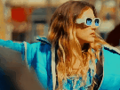 luiza-soleil-bleu-lunettes-golem-flamme-pose-chanteuse-gif