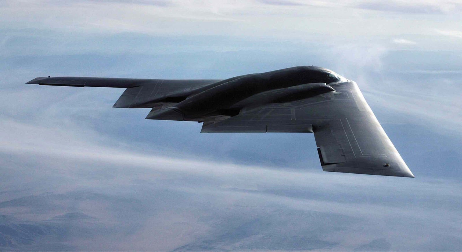 b2 bomber avion chasse furtif bombardier armee air guerre technologique technologie fantome