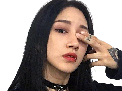 kim nawoo asiatique modele photo coreenne piercing tattoo tatouage badass main