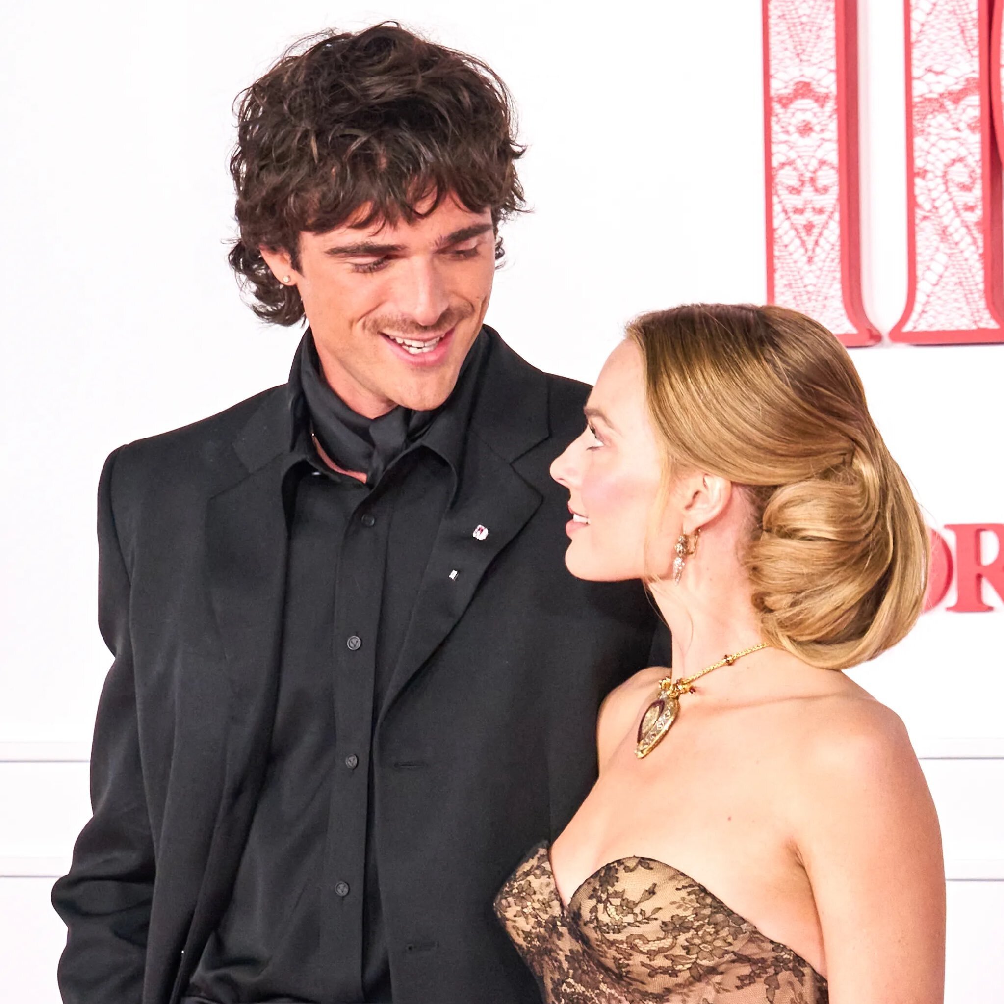 sigma omega beta alpha alfa mgtow redpill pills celib pucix toutes mog couple pick corentin