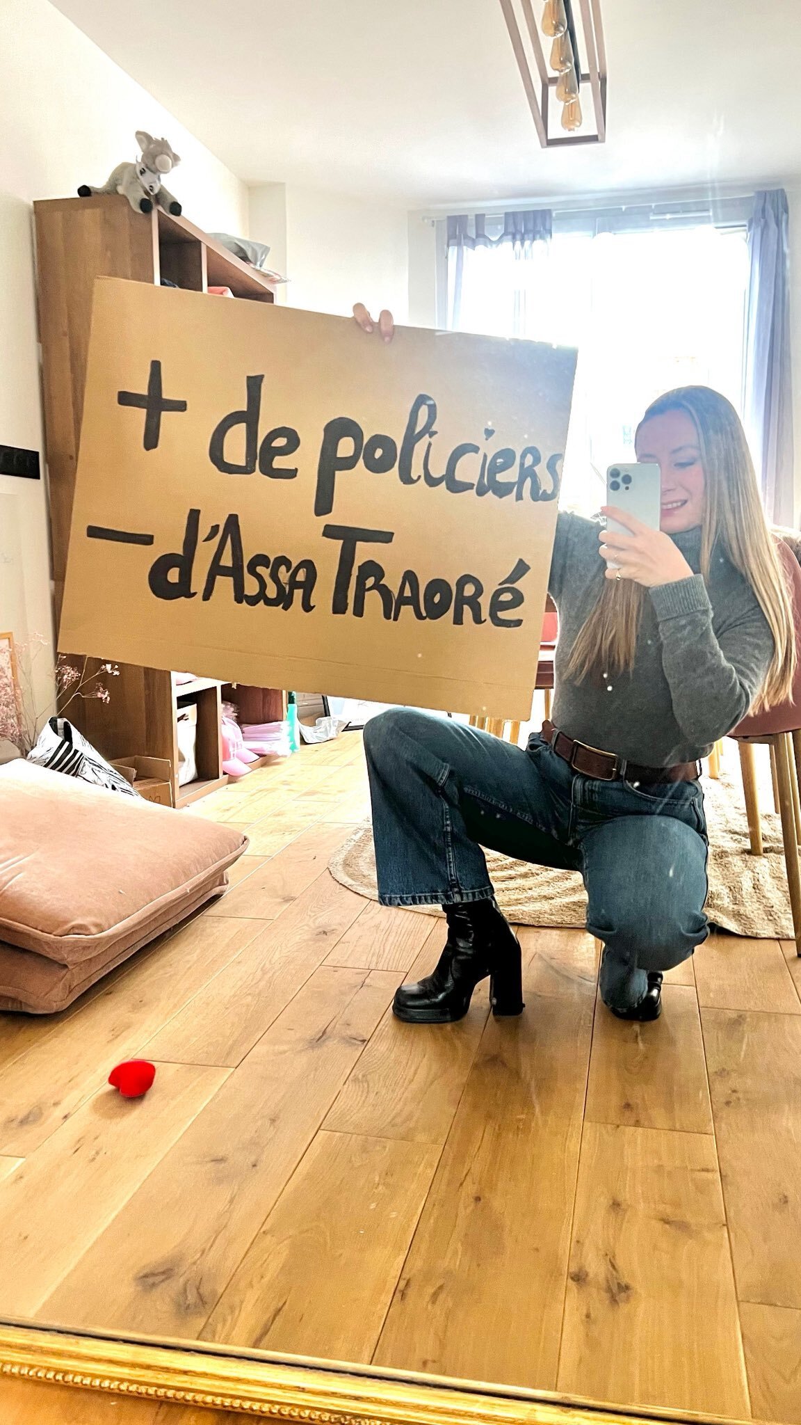 alice cordier nemesis manif police traore femme meuf fille extreme droite feministe pancarte