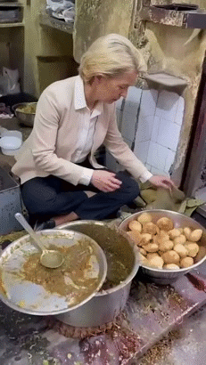 ursula leyen scandal theory complotix 135 vaxed cava spike graphene hydre paki india corrupt oxyde