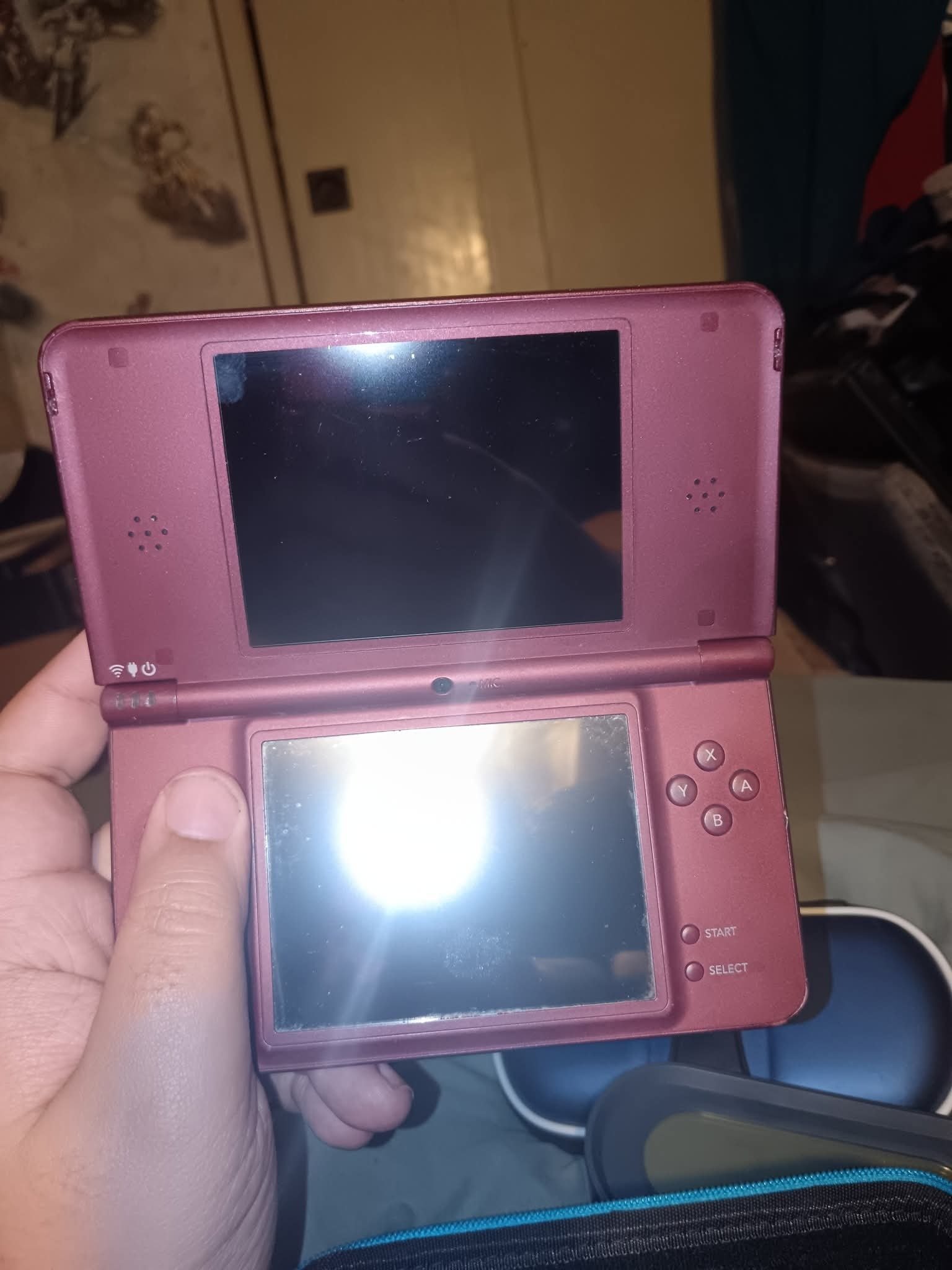 portable console 2000 ds dsi nintendo rouge bordeaux pokemon mario zelda