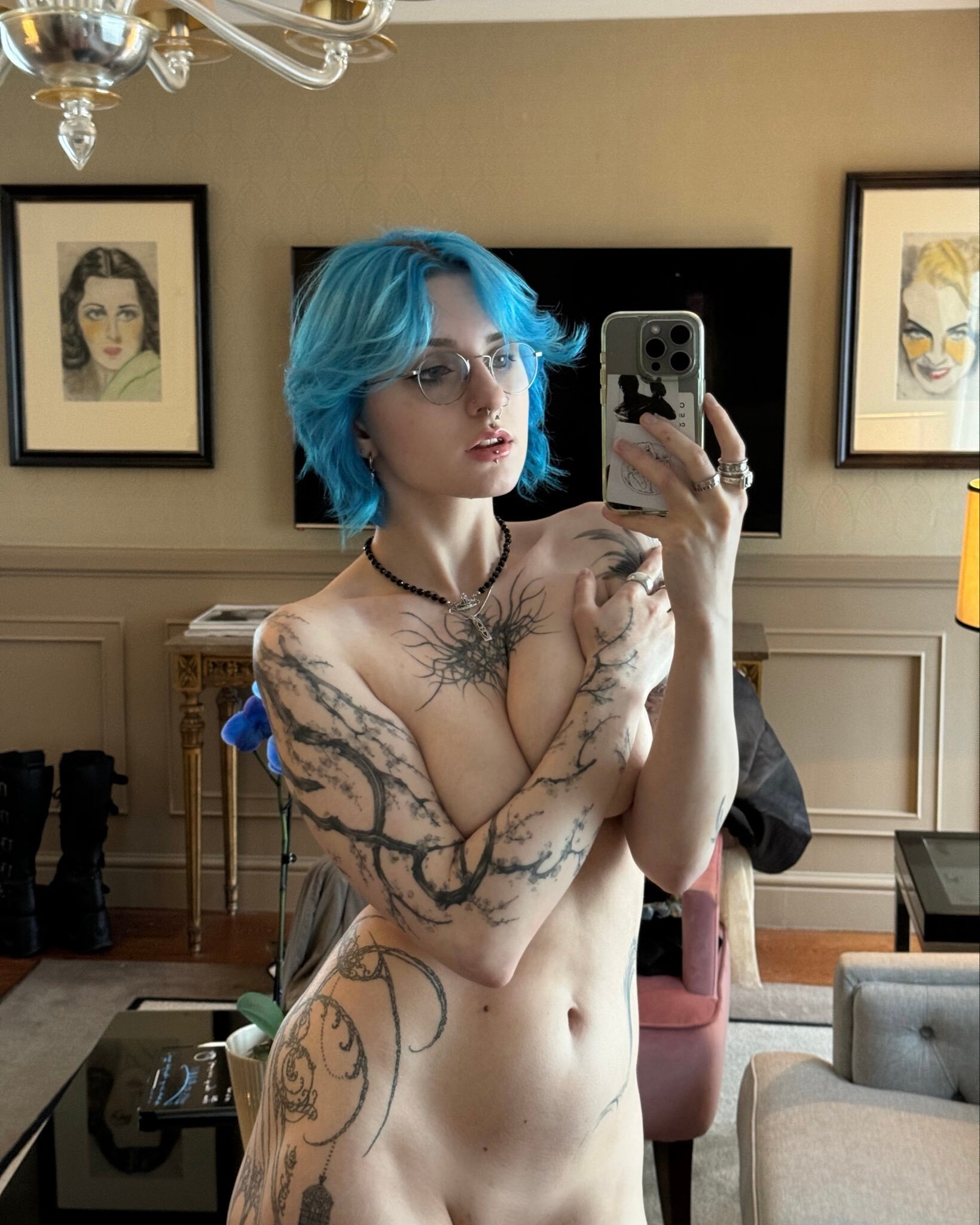 lyra goth bleu blue femme meuf fille bzez tatouage