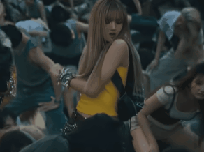 lisa blackpink dance danse style badass chanteuse kpop gif
