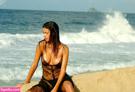 adriana-lima-model-mannequin-sexy-seins-brunette-plage-cute-girl