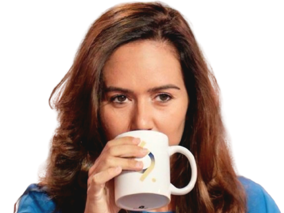 sarah knafo boit les larmes des gauchistes gauchos reconquete paris verre tasse boire zemmour knifos