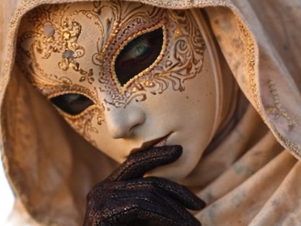 masque carnaval mystere venitien italie capuche beige