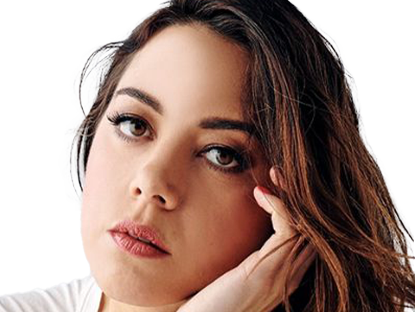 aubrey plaza actrice americaine femme brune trentaine trentenaire peau mat