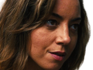 aubrey-plaza-actrice-americaine-femme-brune-trentaine-trentenaire-peau-mat