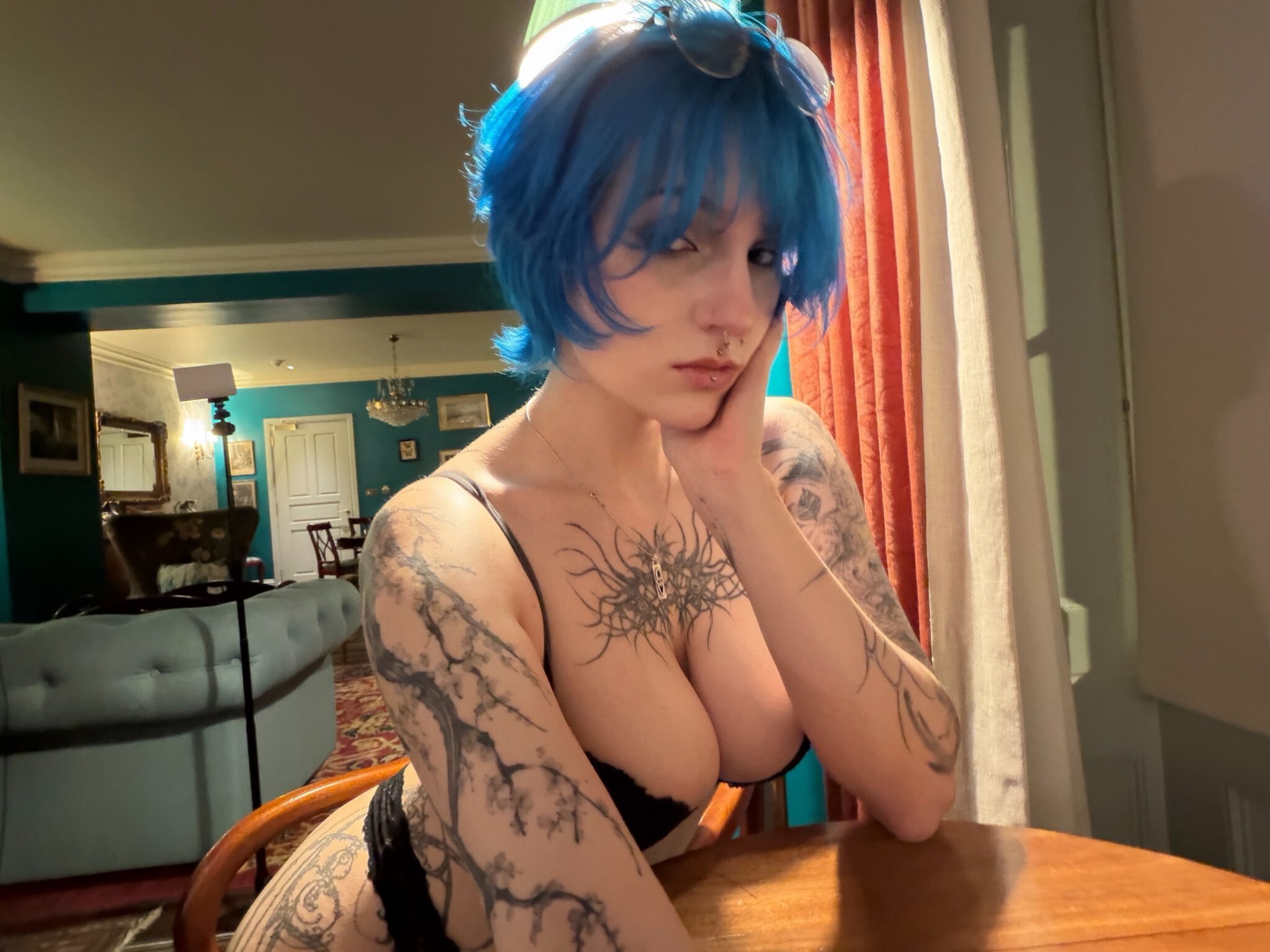 lyra goth tatouage bleu blue femme meuf fille bzez bave 10