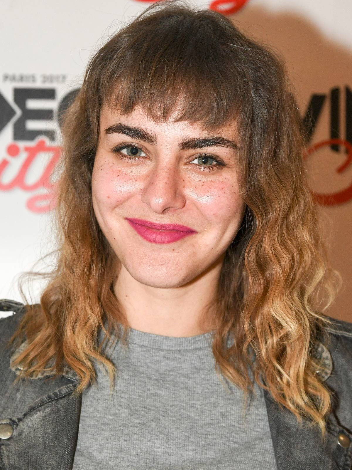 marion seclin barbe poils moustache feministe femme meuf fille teen