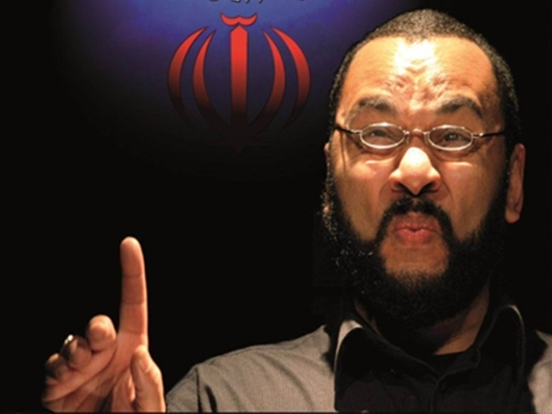 dieudonne mahmoud affiche iran doigt lunettes dieudo ahmadinejad