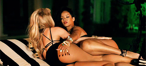 rihanna touche gros cul de latina