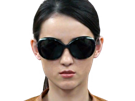 julie-estelle-indonesienne-actrice-badass-lunettes-soleil-regard-pression-dark-asiatique
