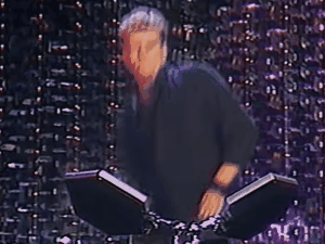 al corley chanteur ambiance zinzin batterie gif dance danse