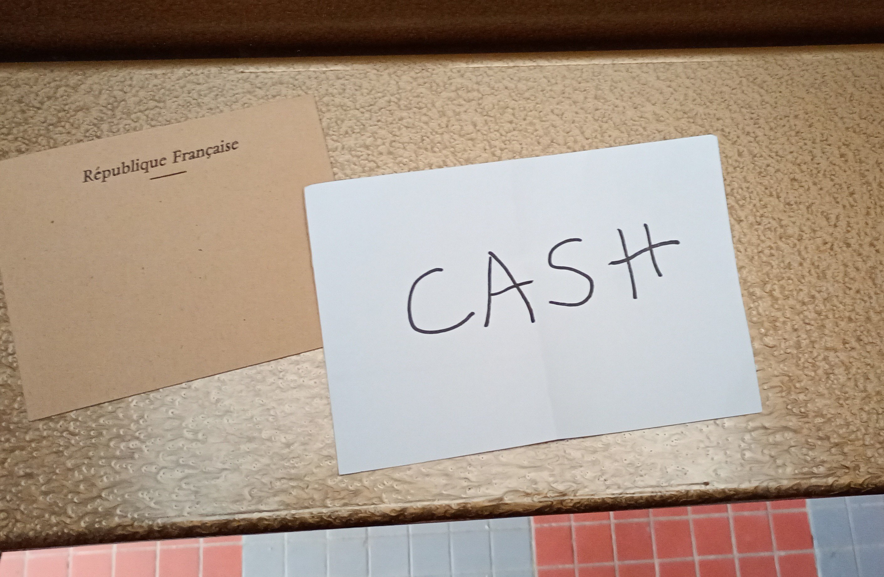 bulletin cash dans lurne vote election municipale voter