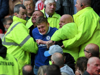 fan supporter chelsea retenu bloque stadier stadiers brisure brise larmes chiale pleure