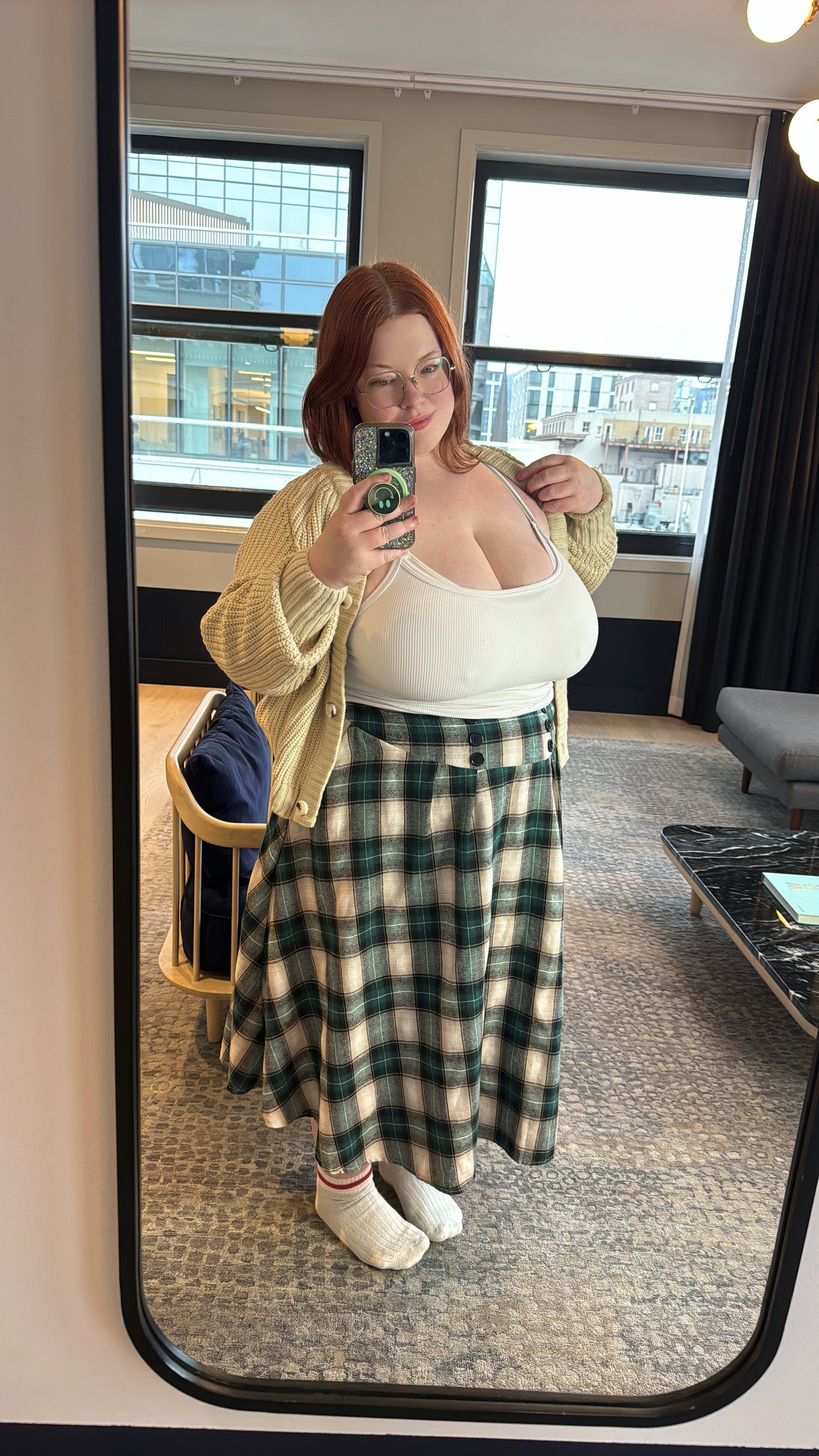 mojoadjacent bbw chubby xxl loche meule obus huge bzez lolo nichon femme meuf fille bave