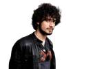 fabrizio-fab-moretti-musicien-batteur-americain-bresilien-the-strokes-cheveux-boucles-rock-independant