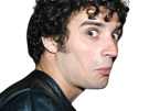 fabrizio-fab-moretti-musicien-batteur-americain-bresilien-the-strokes-cheveux-boucles-rock-independant
