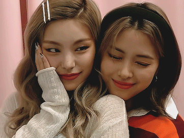 itzy - shin ryujin shinryujin kpop korean pop asian korea coreenne coree yeji calin