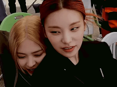 itzy - shin ryujin shinryujin kpop korean pop asian korea coreenne coree yeji calin