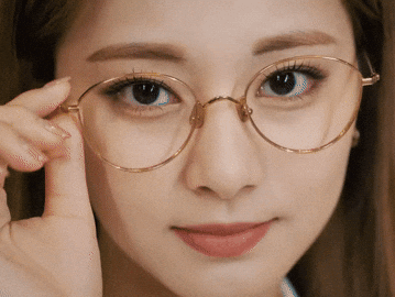 tzuyu chou lunettes intello twice gif kpop idol belle femme asiatique