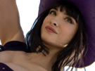 lera-abova-one-piece-nico-robin-live-action-cheveux-noir-chapeau-bloop