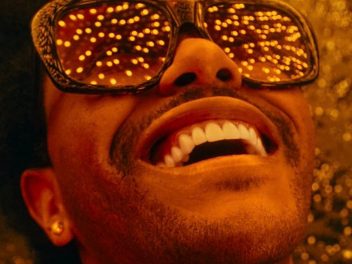 the weeknd weekend blinding lights lunettes de soleil sourire feux dartifice d artifice lumiere