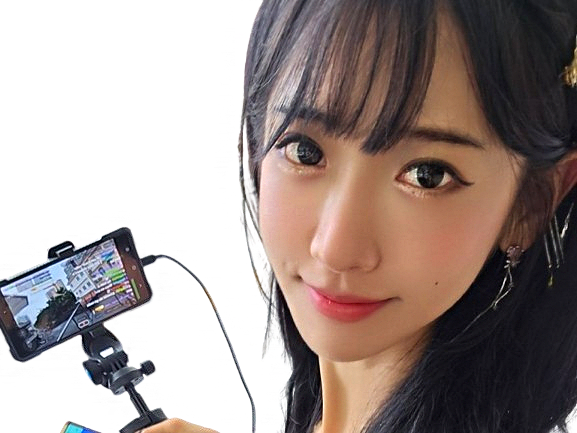 jinnytty streameuse asiatique coreenne twitch regard maline troll sourire