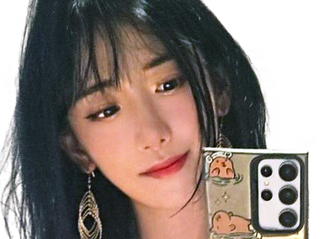 jinnytty streameuse asiatique coreenne twitch portable telephone sourire espiegle