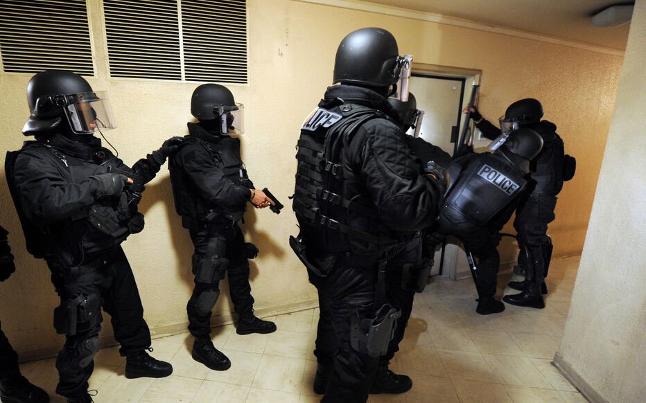 penal 135 swat bri pig jail arrest wasted cuff busted glow fbi susp carcel gav