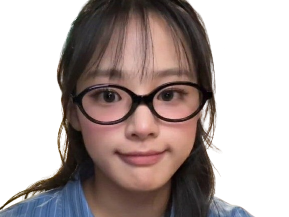 minji kim newjeans kpop idol coreenne lunettes intello sourire