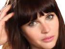 felicity-jones-star-wars-cheveux-noir-poetesse-non-romancable-dommage-bloop
