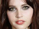 felicity-jones-star-wars-cheveux-noir-poetesse-non-romancable-dommage-bloop