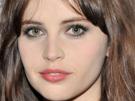 felicity-jones-star-wars-cheveux-noir-poetesse-non-romancable-dommage-bloop